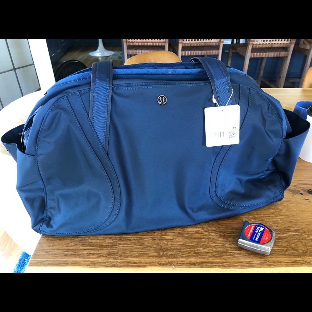 Lululemon new with tags out of range duffle navy